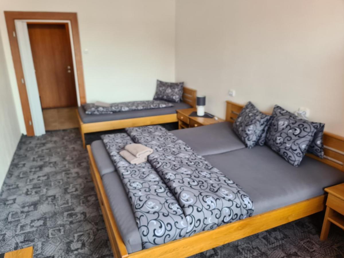 Hotel Koruna Rožnov pod Radhoštěm Екстериор снимка
