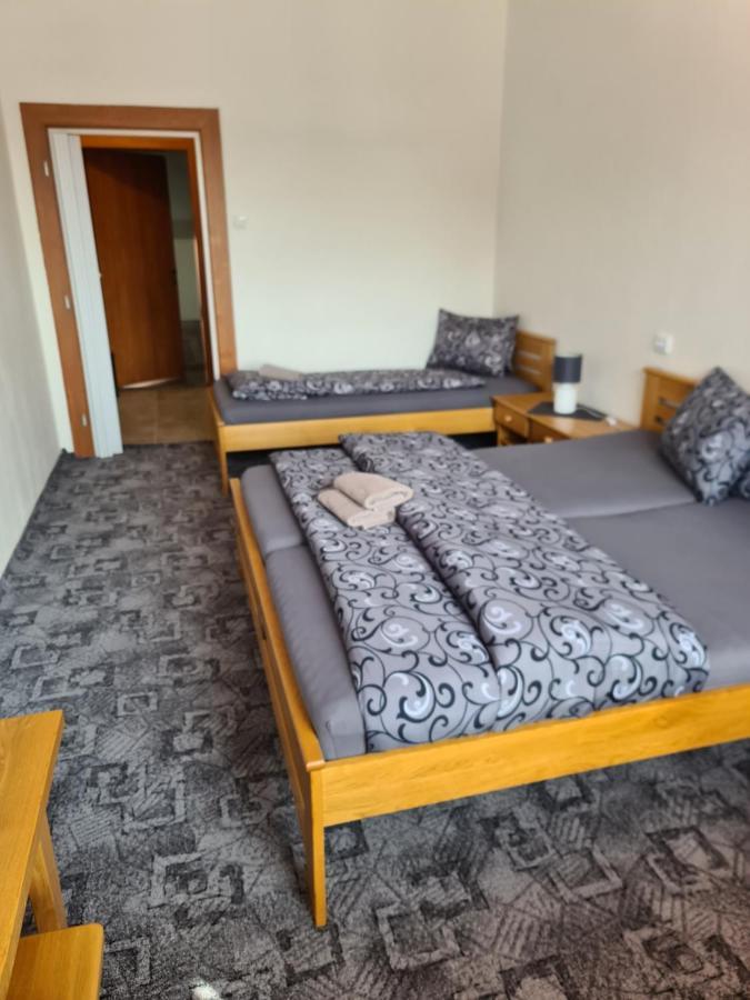 Hotel Koruna Rožnov pod Radhoštěm Екстериор снимка