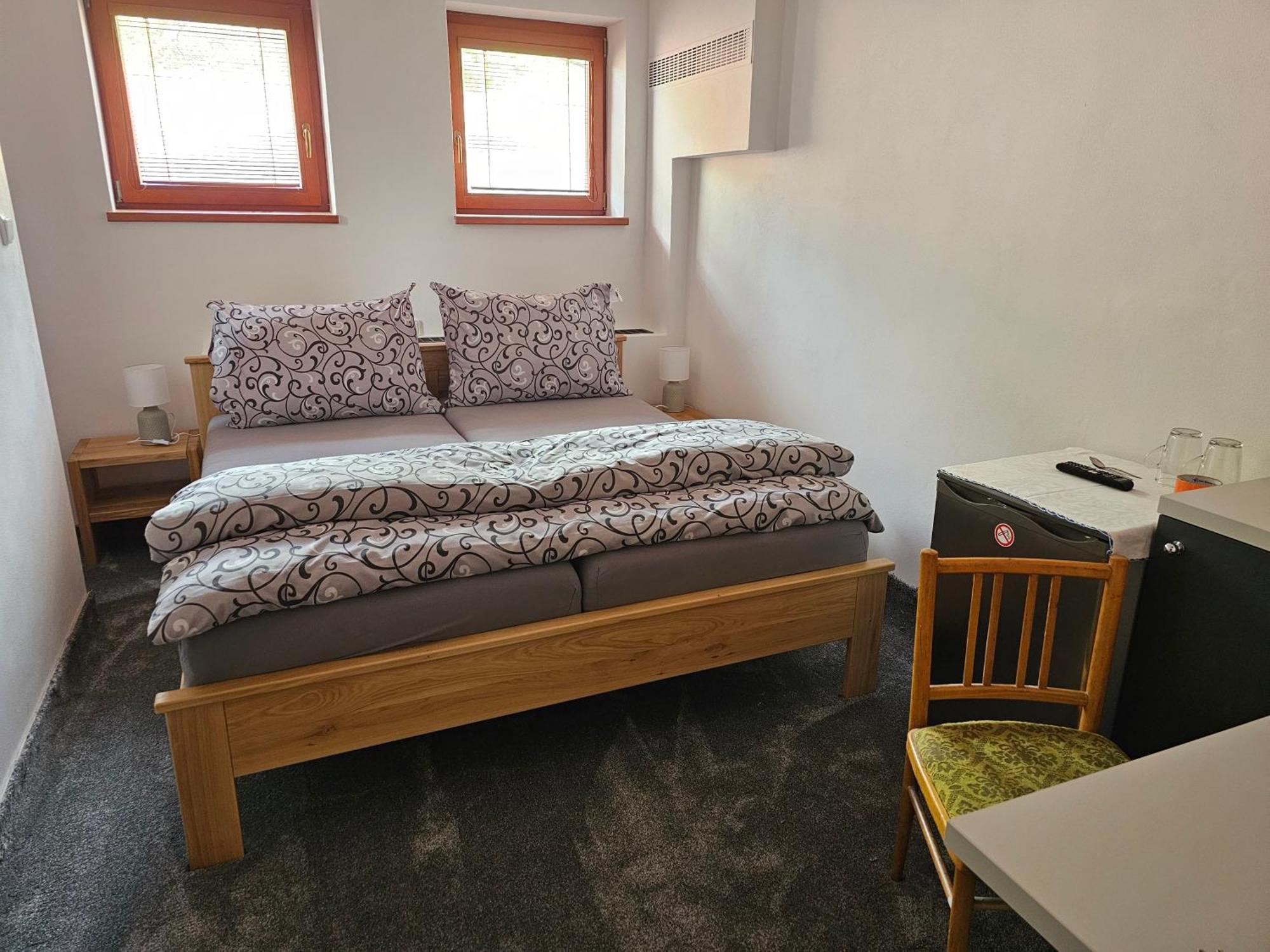 Hotel Koruna Rožnov pod Radhoštěm Екстериор снимка