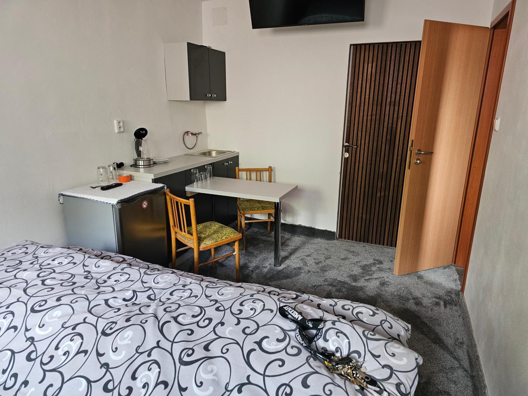 Hotel Koruna Rožnov pod Radhoštěm Екстериор снимка