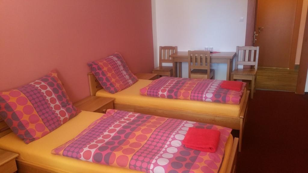 Hotel Koruna Rožnov pod Radhoštěm Екстериор снимка