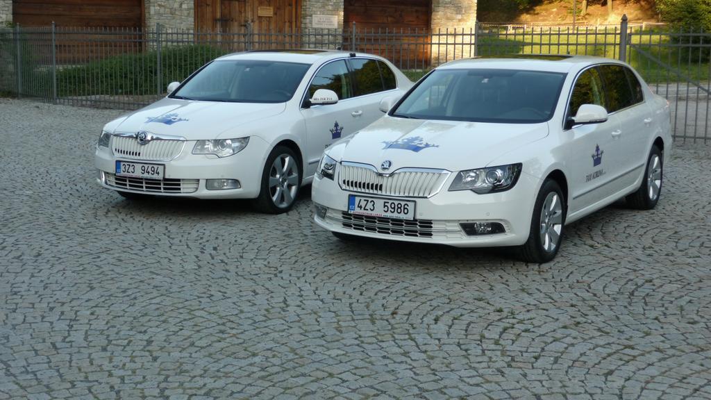 Hotel Koruna Rožnov pod Radhoštěm Екстериор снимка