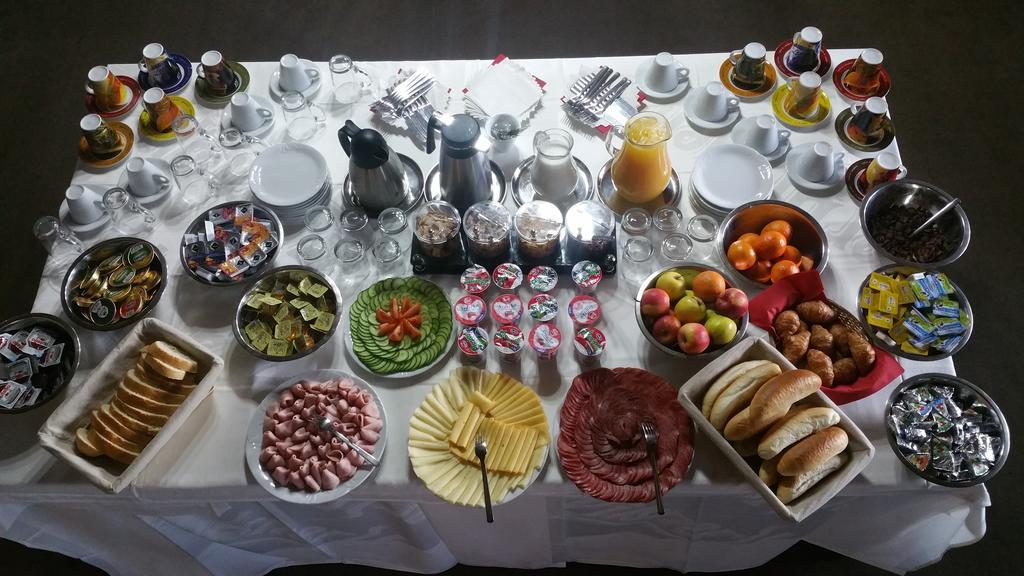 Hotel Koruna Rožnov pod Radhoštěm Екстериор снимка