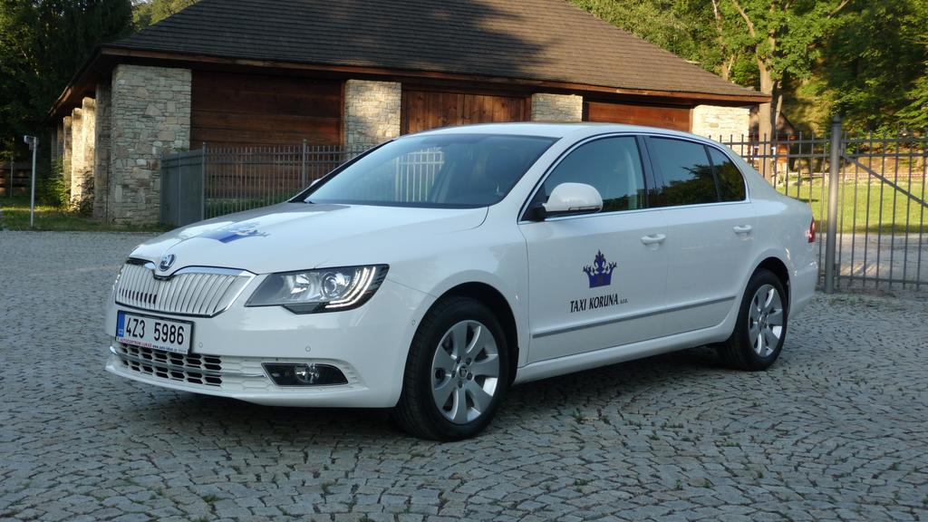 Hotel Koruna Rožnov pod Radhoštěm Екстериор снимка