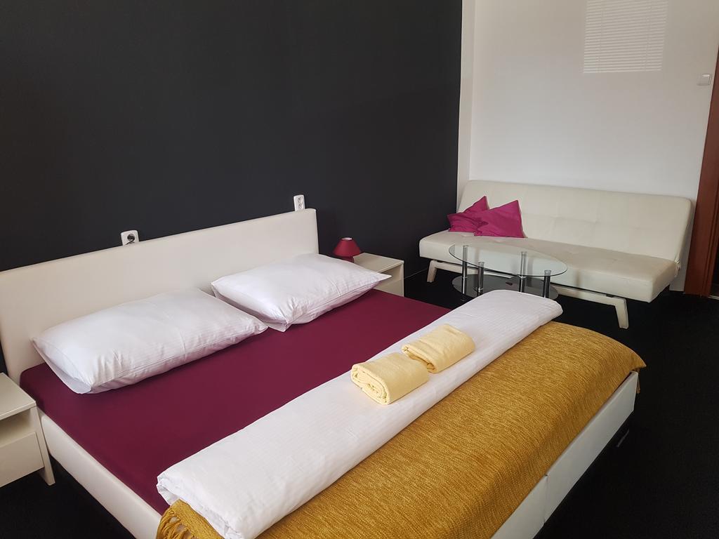 Hotel Koruna Rožnov pod Radhoštěm Екстериор снимка