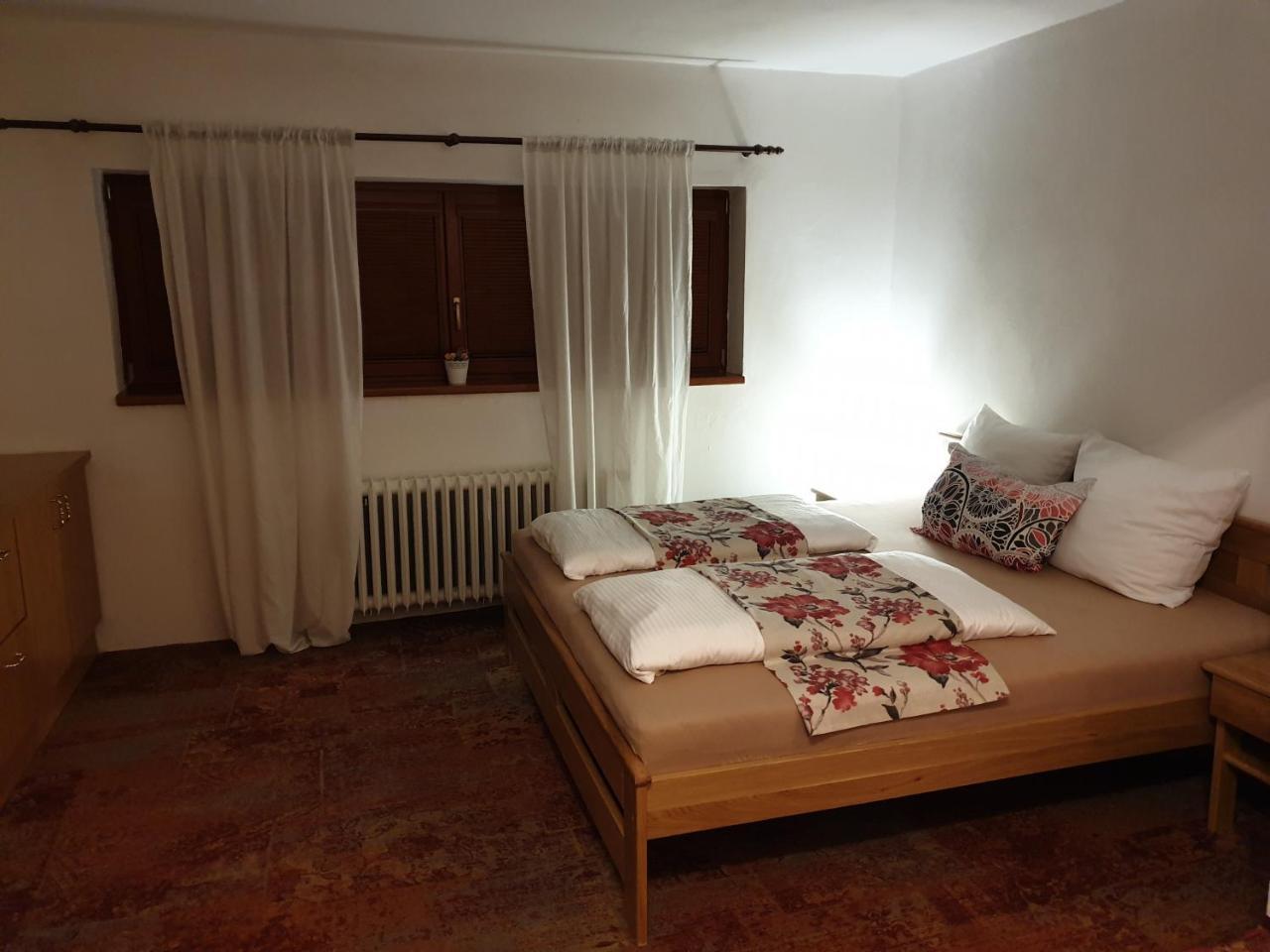 Hotel Koruna Rožnov pod Radhoštěm Екстериор снимка