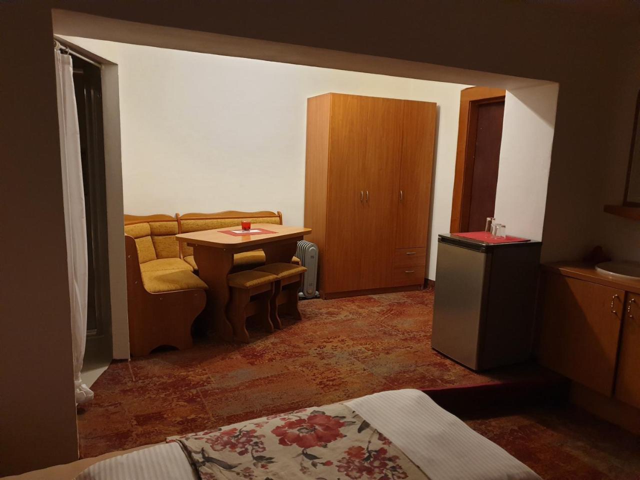Hotel Koruna Rožnov pod Radhoštěm Екстериор снимка
