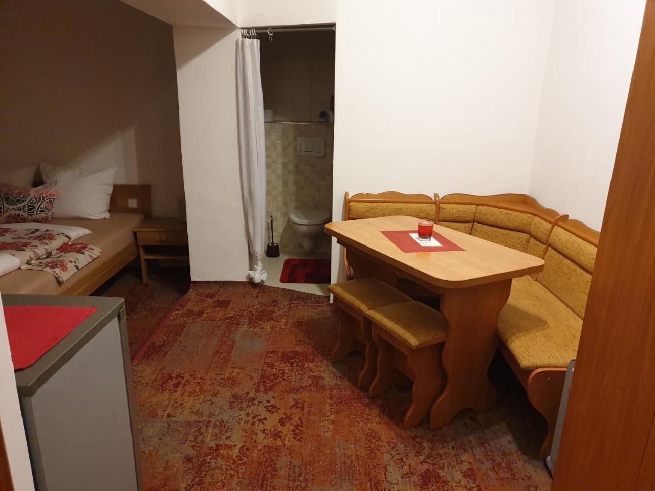 Hotel Koruna Rožnov pod Radhoštěm Екстериор снимка