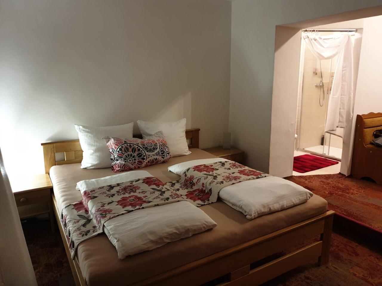 Hotel Koruna Rožnov pod Radhoštěm Екстериор снимка